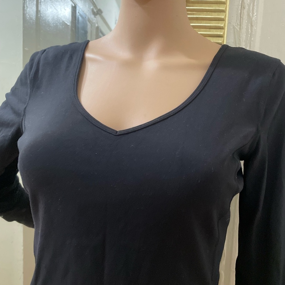 Lululemon Women's Black V-Neck Top - Picture 5 of 16
